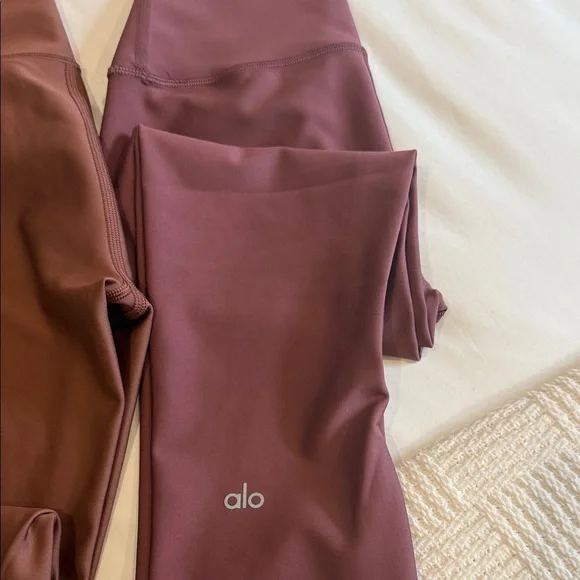 ALO Yoga Leggings Set - blue, Brown, Mauve - Picture 3 of 7